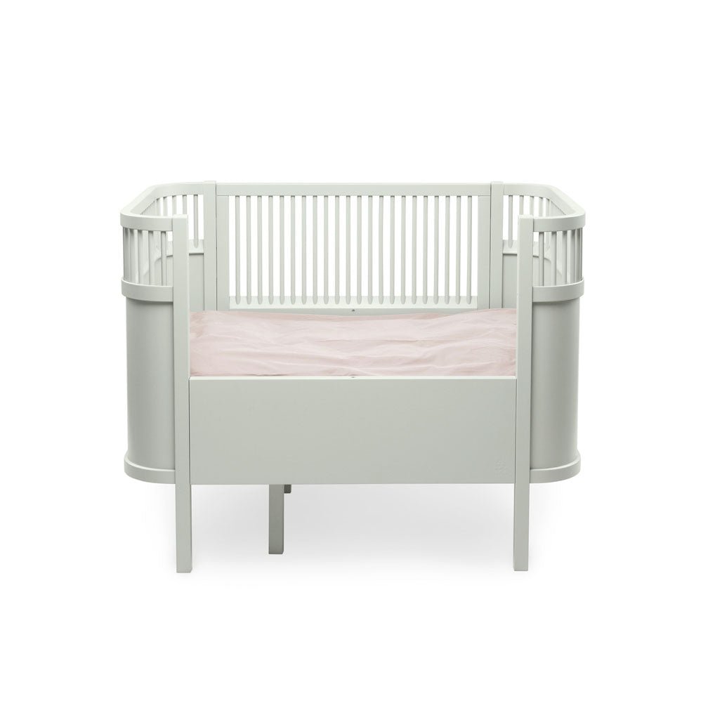 Babybett Sebra (inkl. Umbaumöglichkeit in ein Kinderbett) - Mist Green - little something