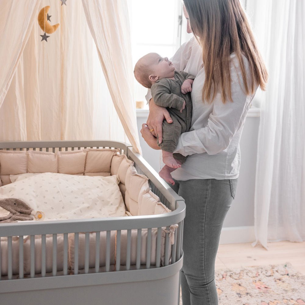 Babybett Sebra (inkl. Umbaumöglichkeit in ein Kinderbett) - Stone Grey - little something