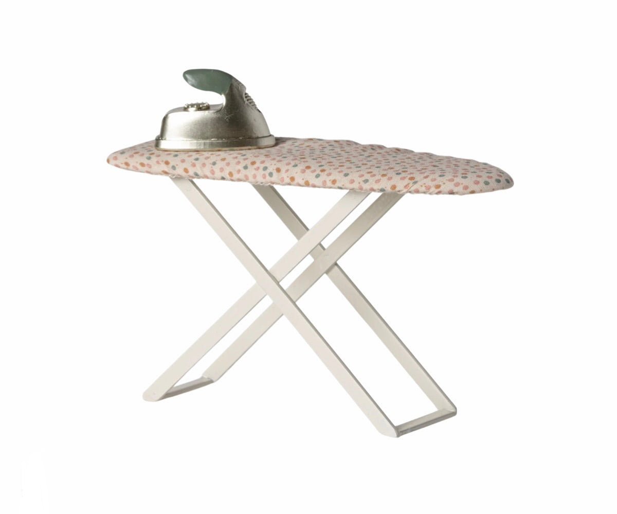 Bügeleisen und Bügelbrett, Maus - little something