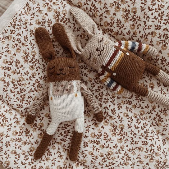 Kuscheltier Hase Strick "Bunny knit toy - ecru overalls" - little something