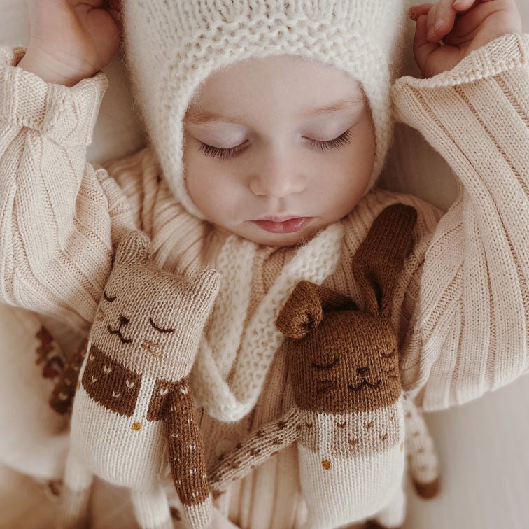 Kuscheltier Hase Strick "Bunny knit toy - ecru overalls" - little something