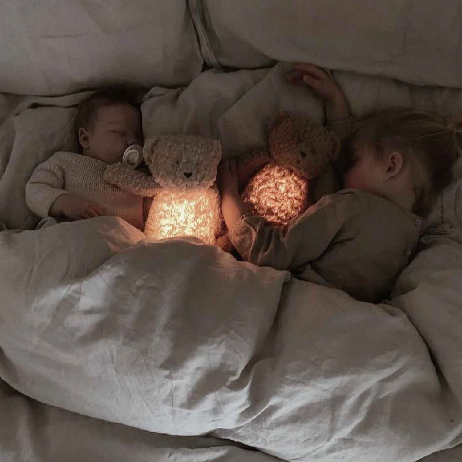 Moonie Bär Organic Nachtlicht, Einschlafhilfe & Kuscheltier - Cappuccino natur - little something