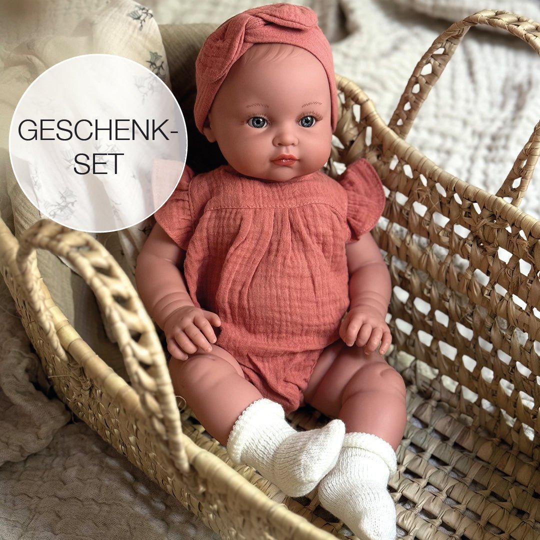 Puppe Bambini "Yaelle" 47cm inkl. Kleidung in rose - little something