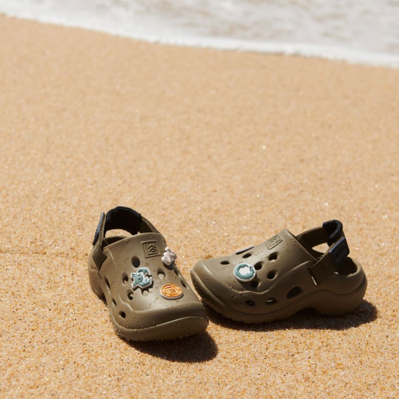 Sandalen inkl. Charms "Milas Sandals" - khaki/black - little something