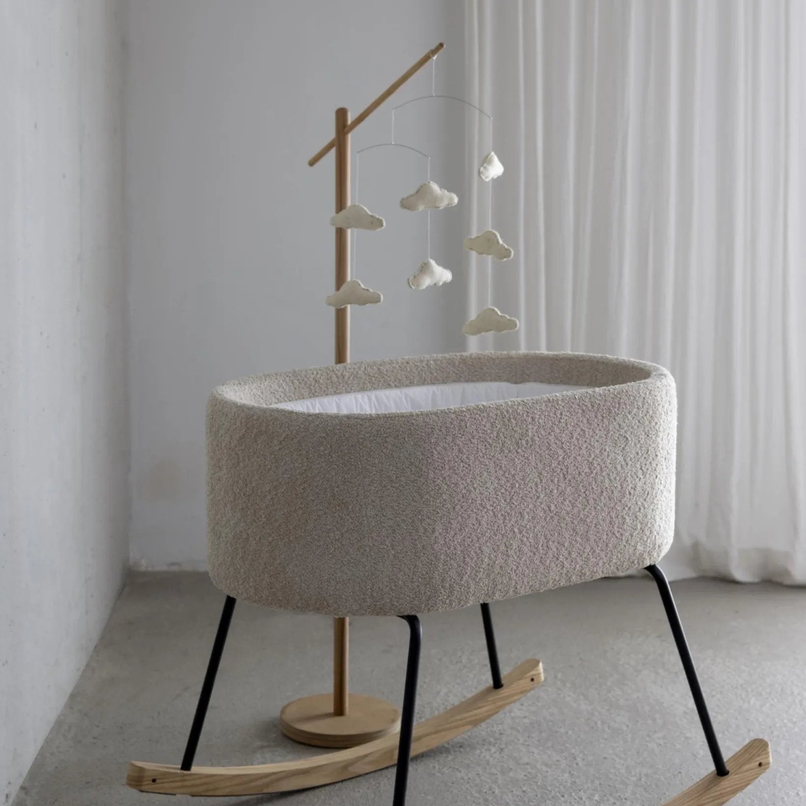 Mobile-Halter zum Aufstellen aus Holz - little something