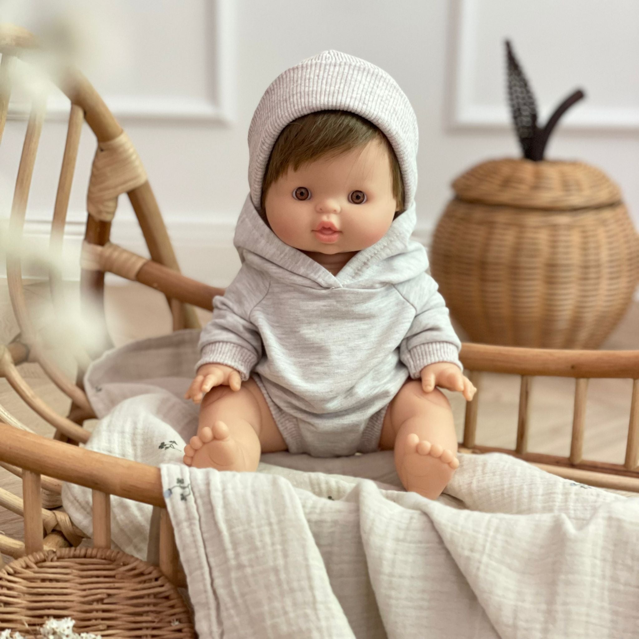 Puppe "Jules" 34cm mit braunen Haaren und braunen Augen - little something