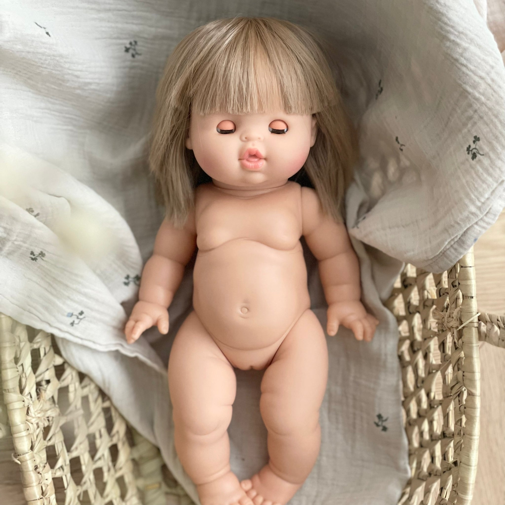 Puppe mit Haaren 34cm - schlafende Augen "sleepy" - little something