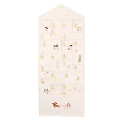 Adventskalender aus Stoff mit gestickten Illustrationen - little something