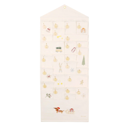 Adventskalender aus Stoff mit gestickten Illustrationen