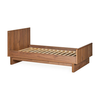Babybett Kyo - Walnut 140x70cm (inkl. Umbaumöglichkeit in ein Kinderbett 140x70cm) - little something