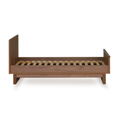 Babybett Kyo - Walnut 140x70cm (inkl. Umbaumöglichkeit in ein Kinderbett 140x70cm) - little something