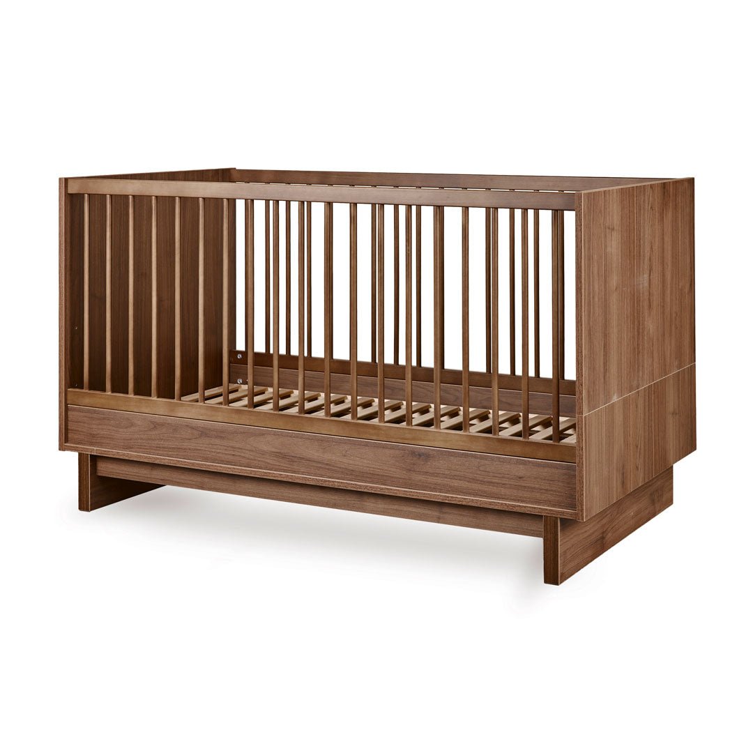 Babybett Kyo - Walnut 140x70cm (inkl. Umbaumöglichkeit in ein Kinderbett 140x70cm) - little something