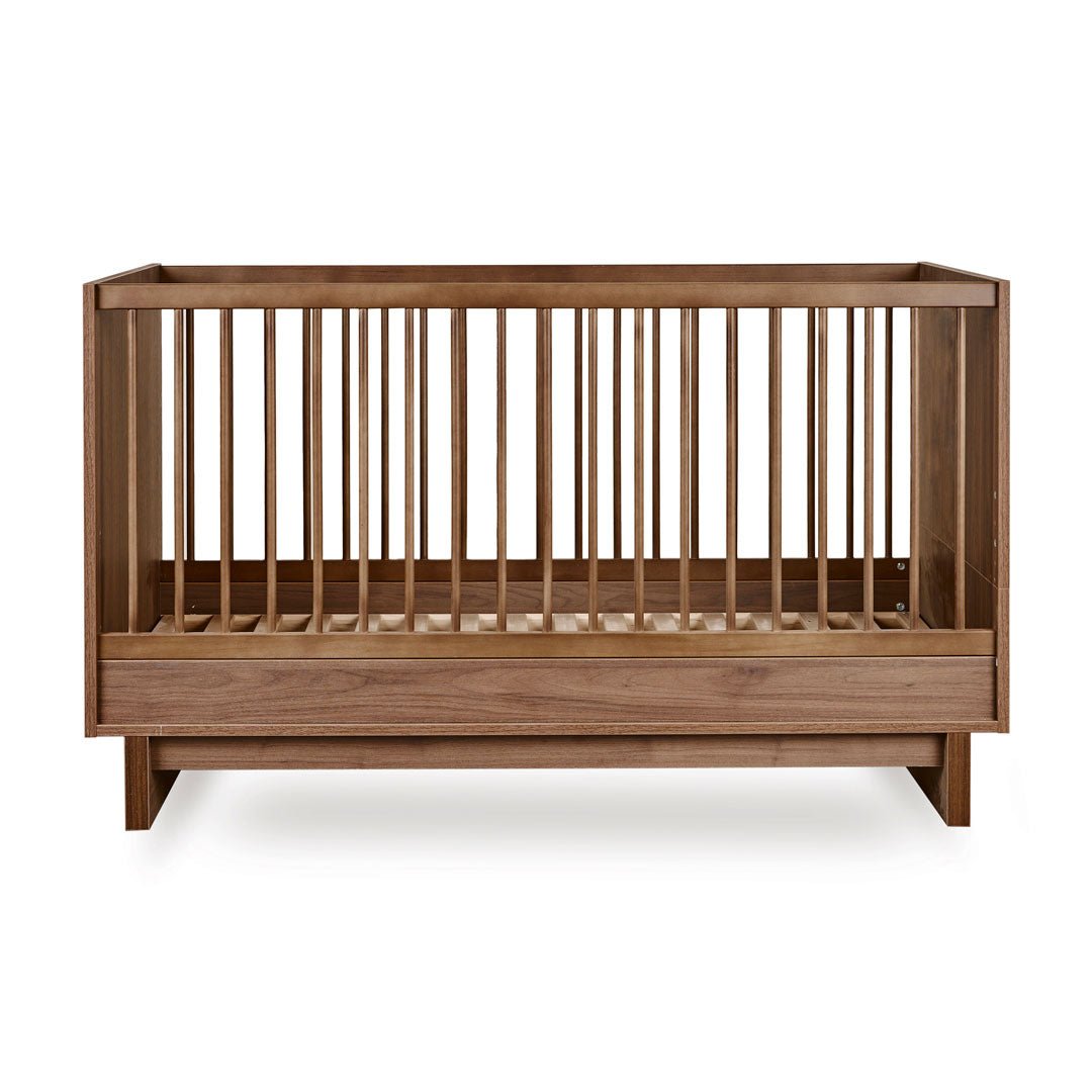 Babybett Kyo - Walnut 140x70cm (inkl. Umbaumöglichkeit in ein Kinderbett 140x70cm) - little something