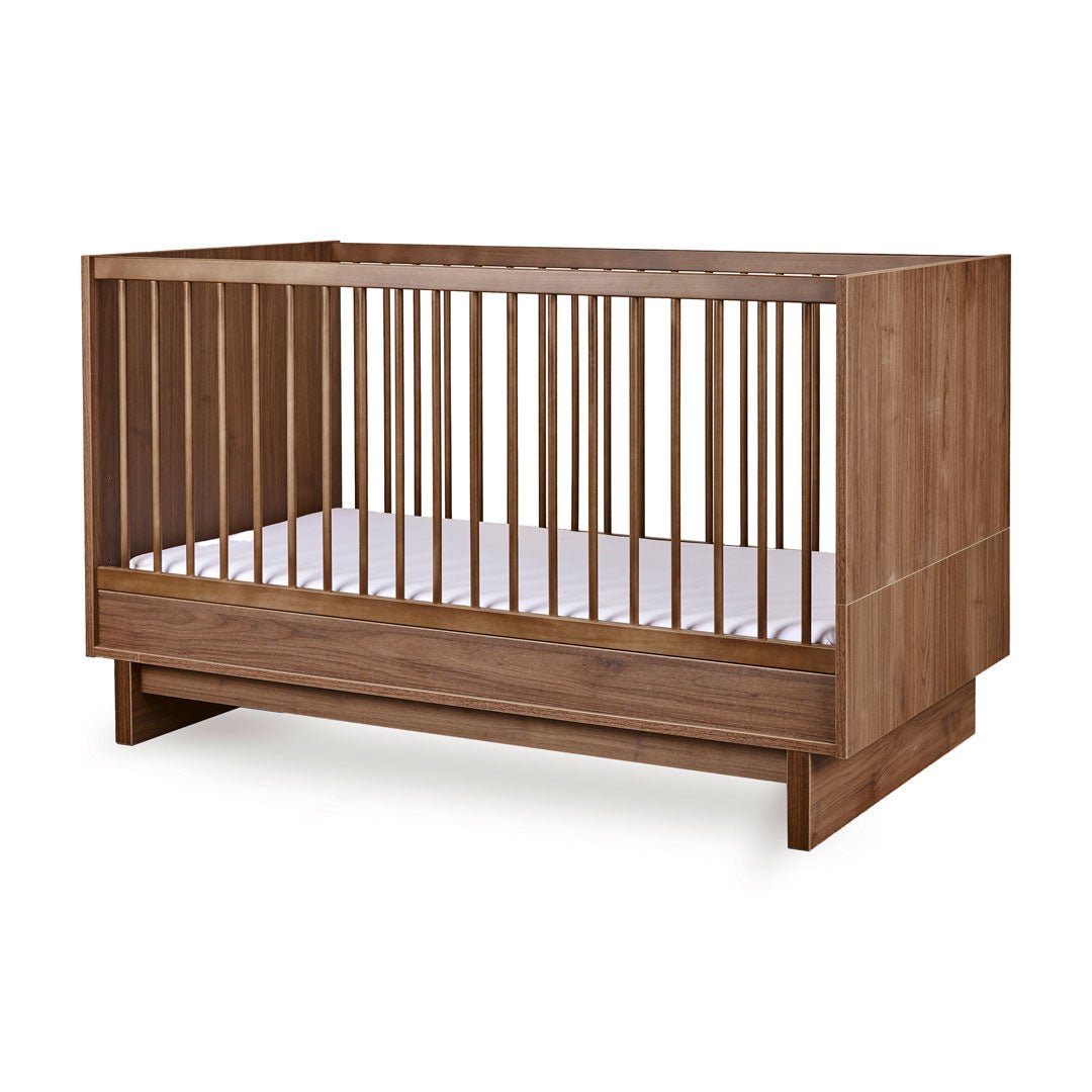 Babybett Kyo - Walnut 140x70cm (inkl. Umbaumöglichkeit in ein Kinderbett 140x70cm) - little something