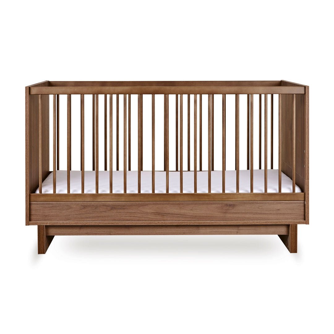 Babybett Kyo - Walnut 140x70cm (inkl. Umbaumöglichkeit in ein Kinderbett 140x70cm) - little something