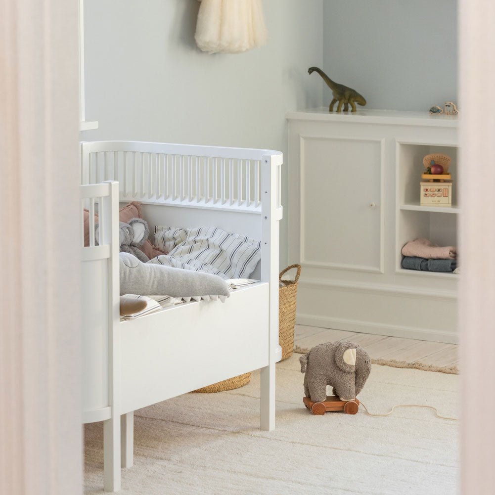 Babybett Sebra (inkl. Umbaumöglichkeit in ein Kinderbett) - Classic White - little something