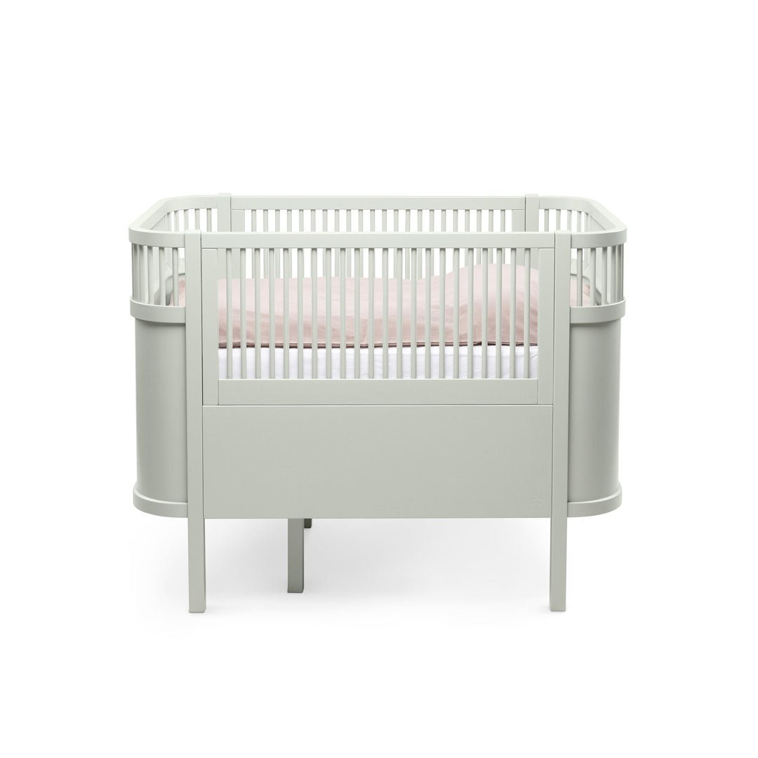 Babybett Sebra (inkl. Umbaumöglichkeit in ein Kinderbett) - Mist Green - little something
