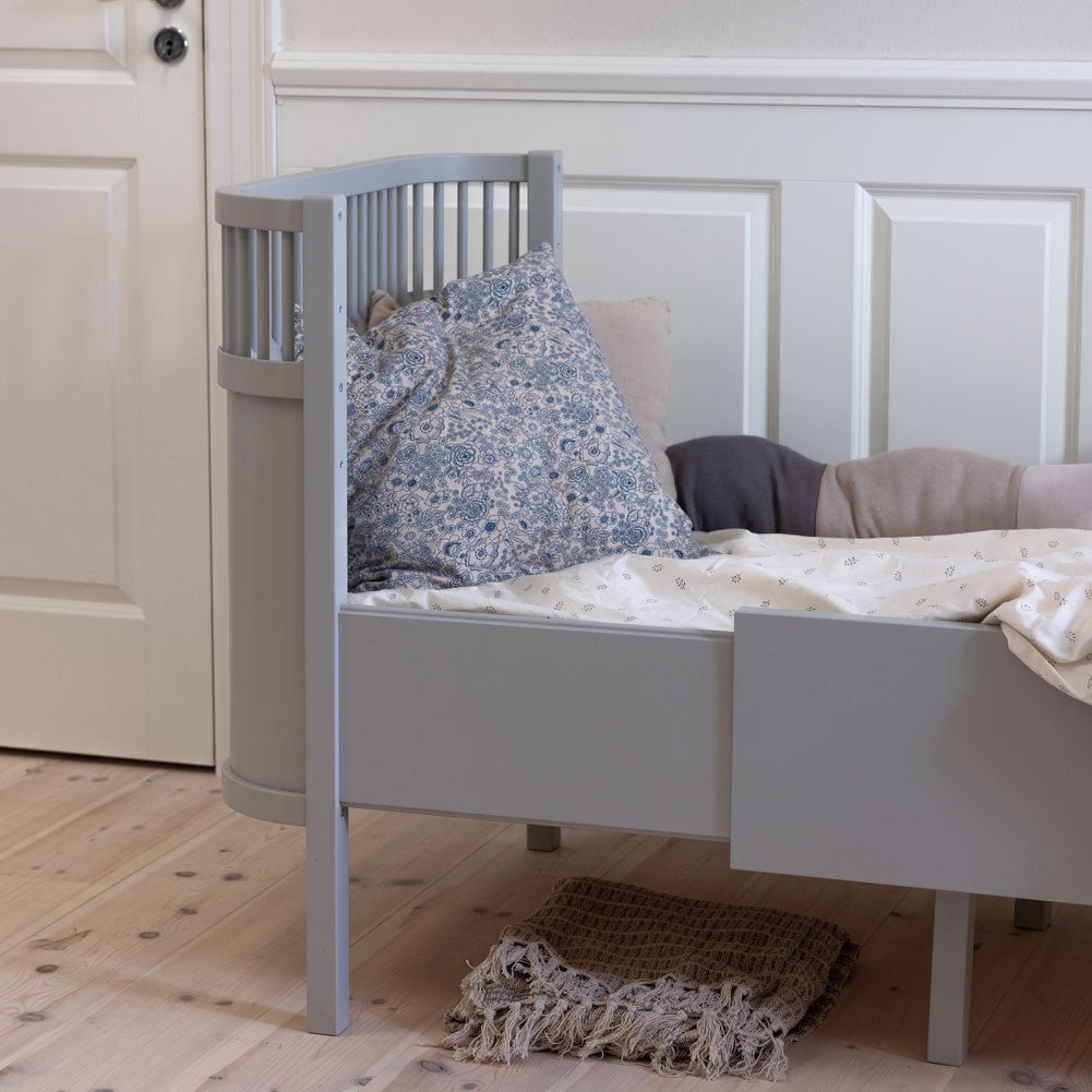 Babybett Sebra (inkl. Umbaumöglichkeit in ein Kinderbett) - Stone Grey - little something