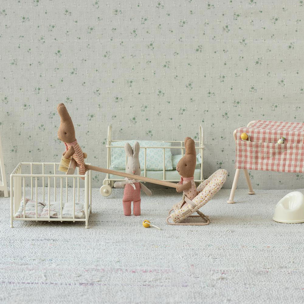 Babysitter, My - little something