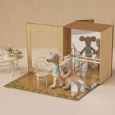 Ballettmäuse im Tanzstudio, Kleine Schwester und kleiner Bruder - little something