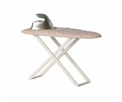 Bügeleisen und Bügelbrett, Maus - little something