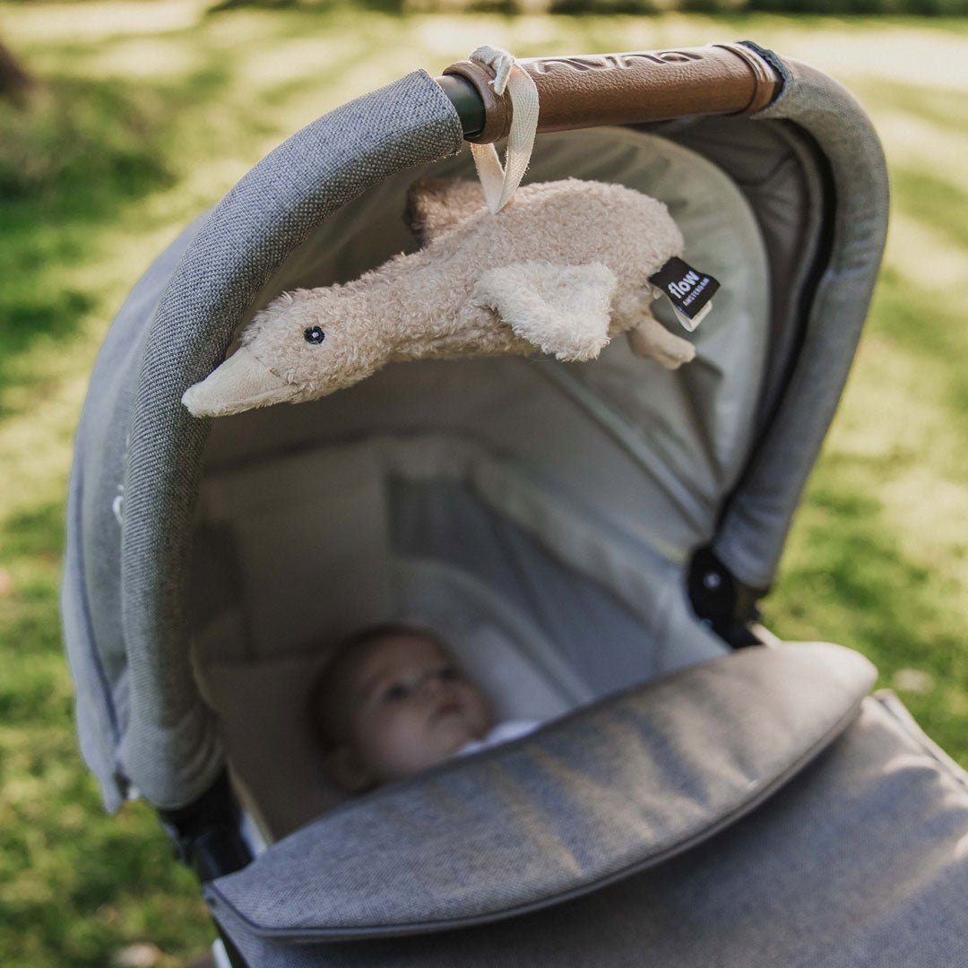 Einschlafhilfe &amp; Kuscheltier Gans inkl. Soundbox &quot;Liva Comforter on the go&quot; - Oat - little something