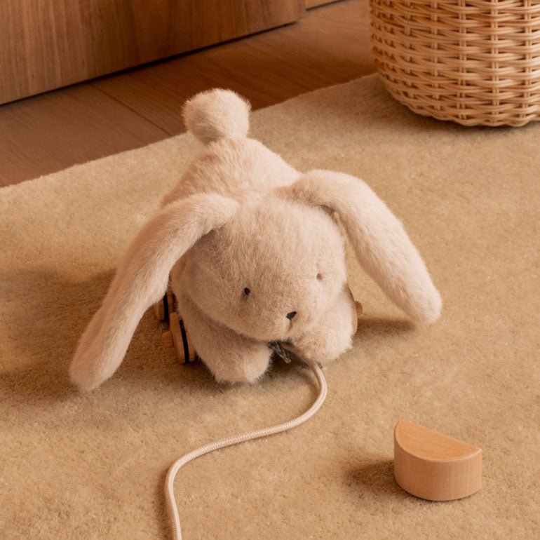 Hase Ziehspielzeug &quot;Pera Rabbit Pull Along Toy&quot; - little something