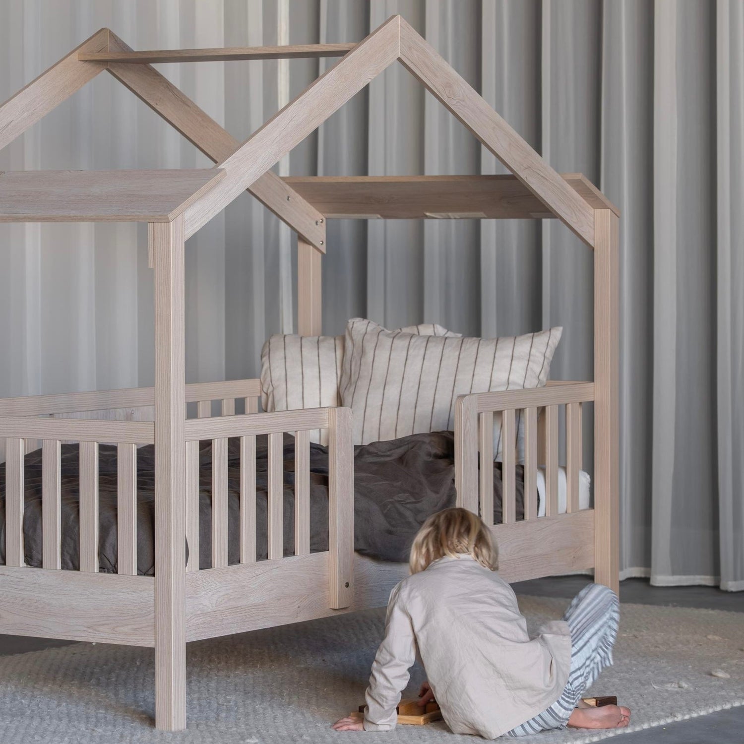 Hausbett Juniorbett "Chalet" 200x90cm - little something