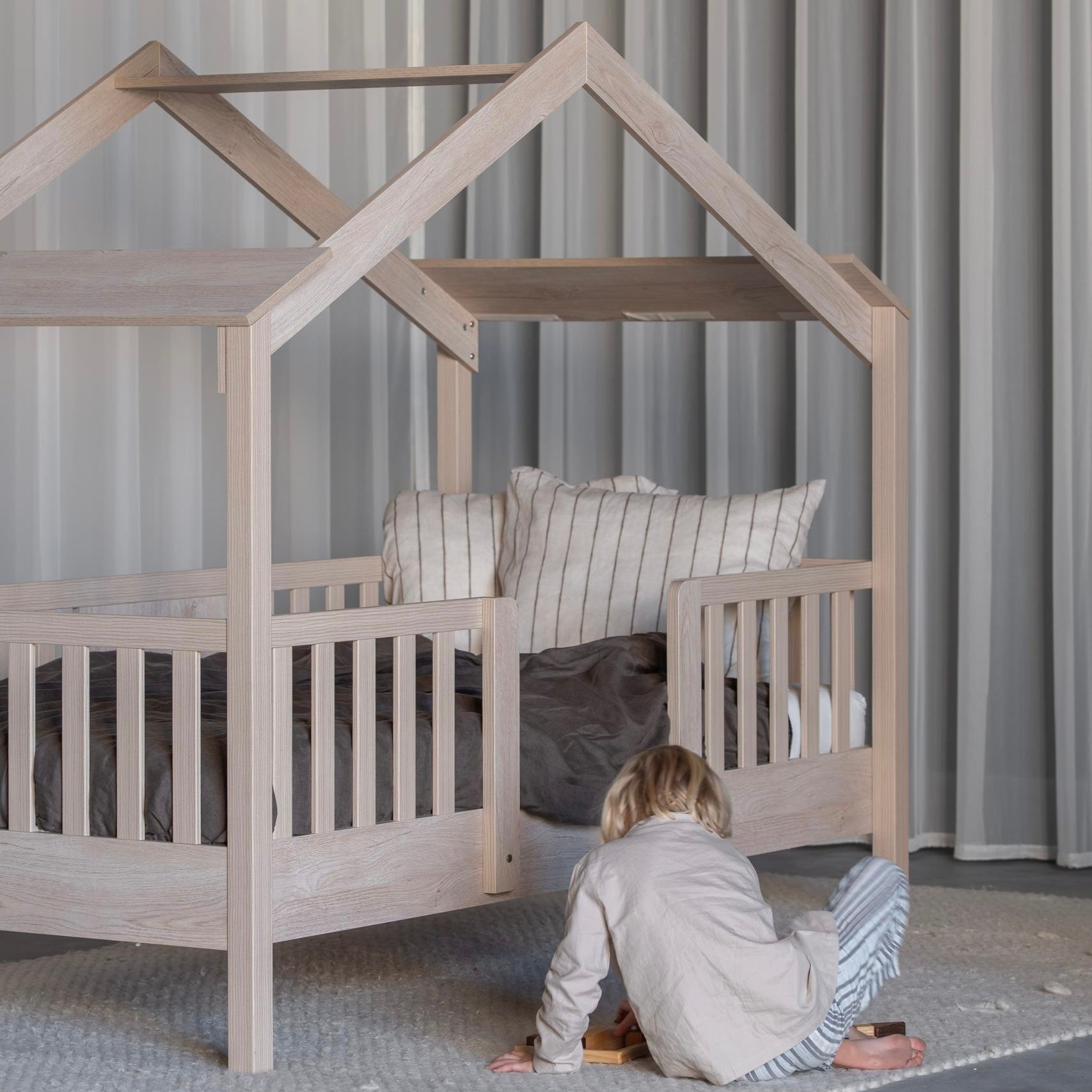 Hausbett Juniorbett "Chalet" 200x90cm - little something