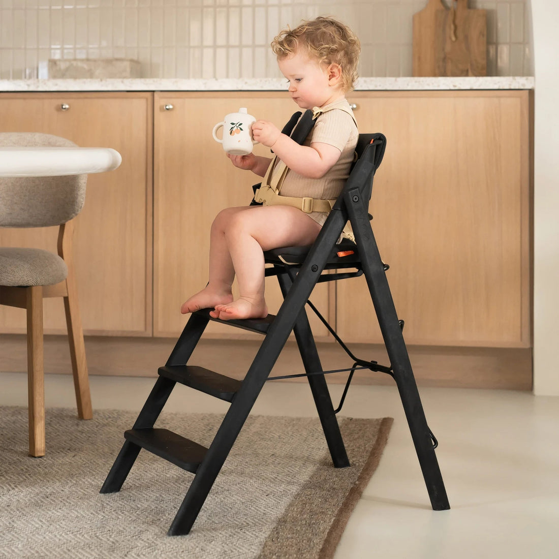 KLAPP Faltbarer Hochstuhl - Eiche schwarz - Baby Bundle II (Kissen &amp; Gurte) - little something