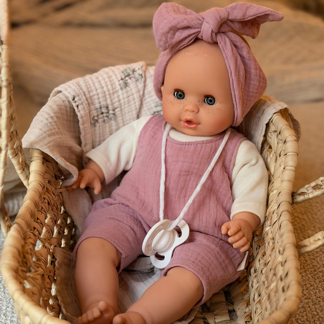 Puppe 36cm Sonia Mira sprechend mit Schlafaugen, Schnuller und Kleidung - little something