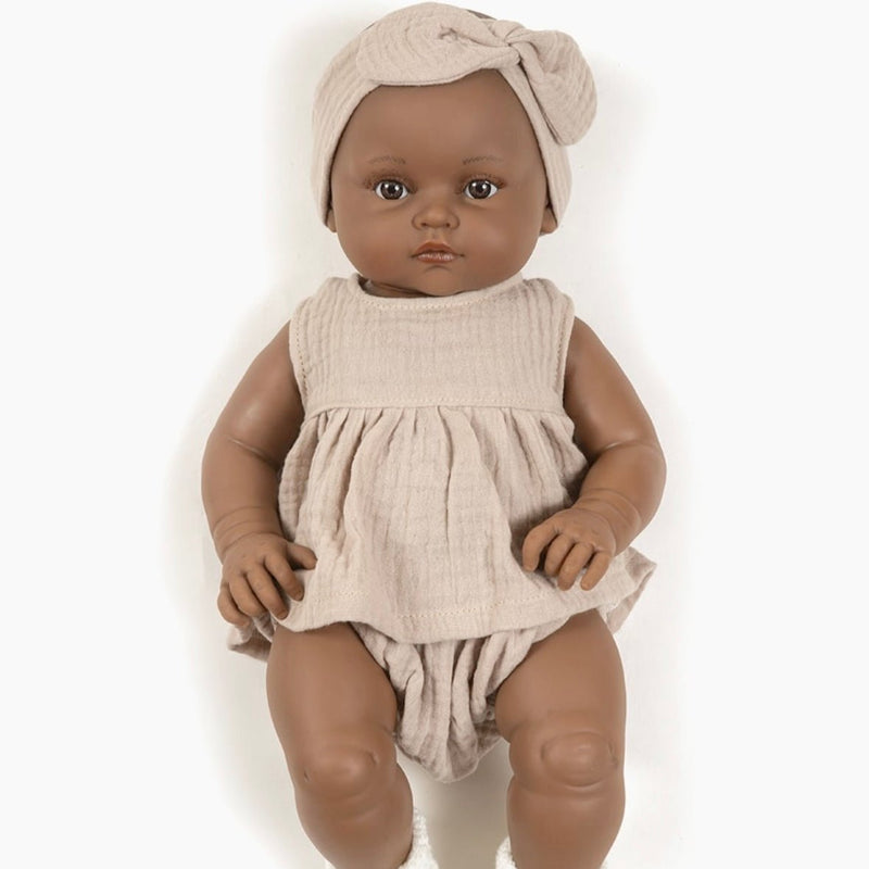 Puppe Bambini "Augustine" 47cm inkl. Kleidung in beige - little something