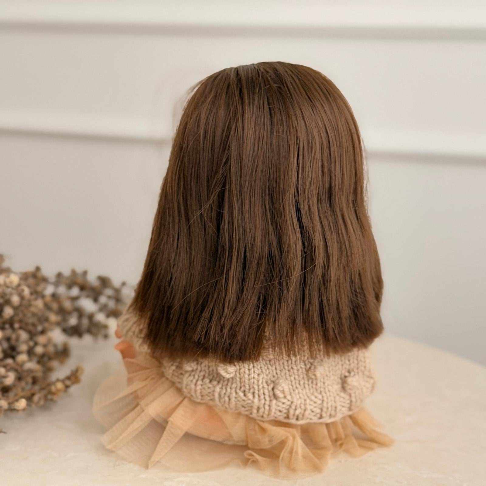 Puppe &quot;Cerise&quot; 34cm mit braunen langen Haaren und Pony sowie blauen Augen - little something