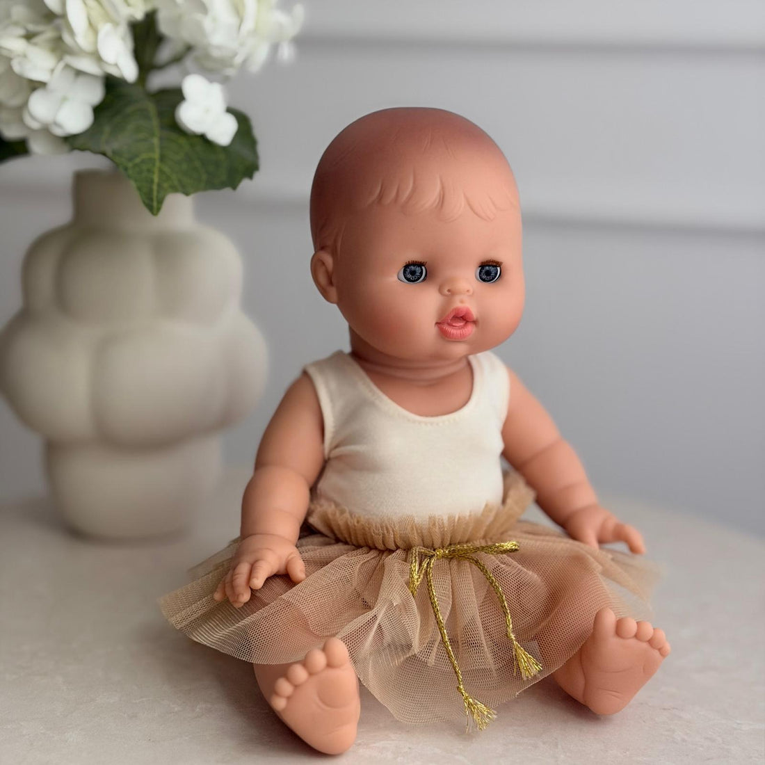 Puppe &quot;Lily sleepy&quot; 34cm mit schlafenden blauen Augen - little something