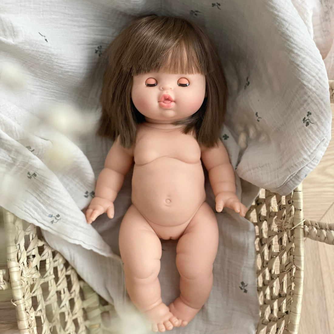 Puppe mit Haaren 34cm &quot;Chloe sleepy&quot; braunhaarig mit schlafenden Augen - little something