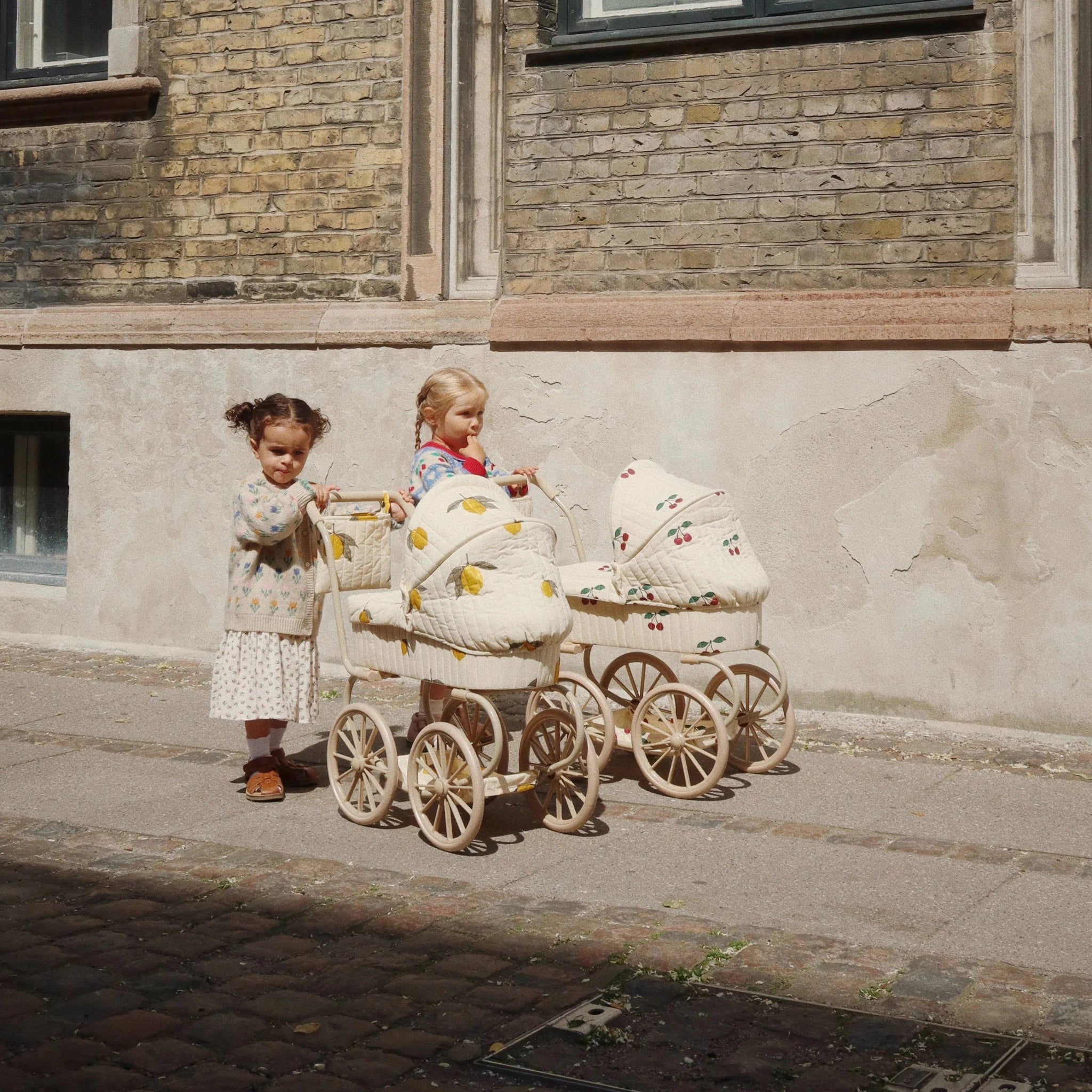 Puppenwagen &quot;Minnie doll Pram ma grande cerise glitter&quot; - little something