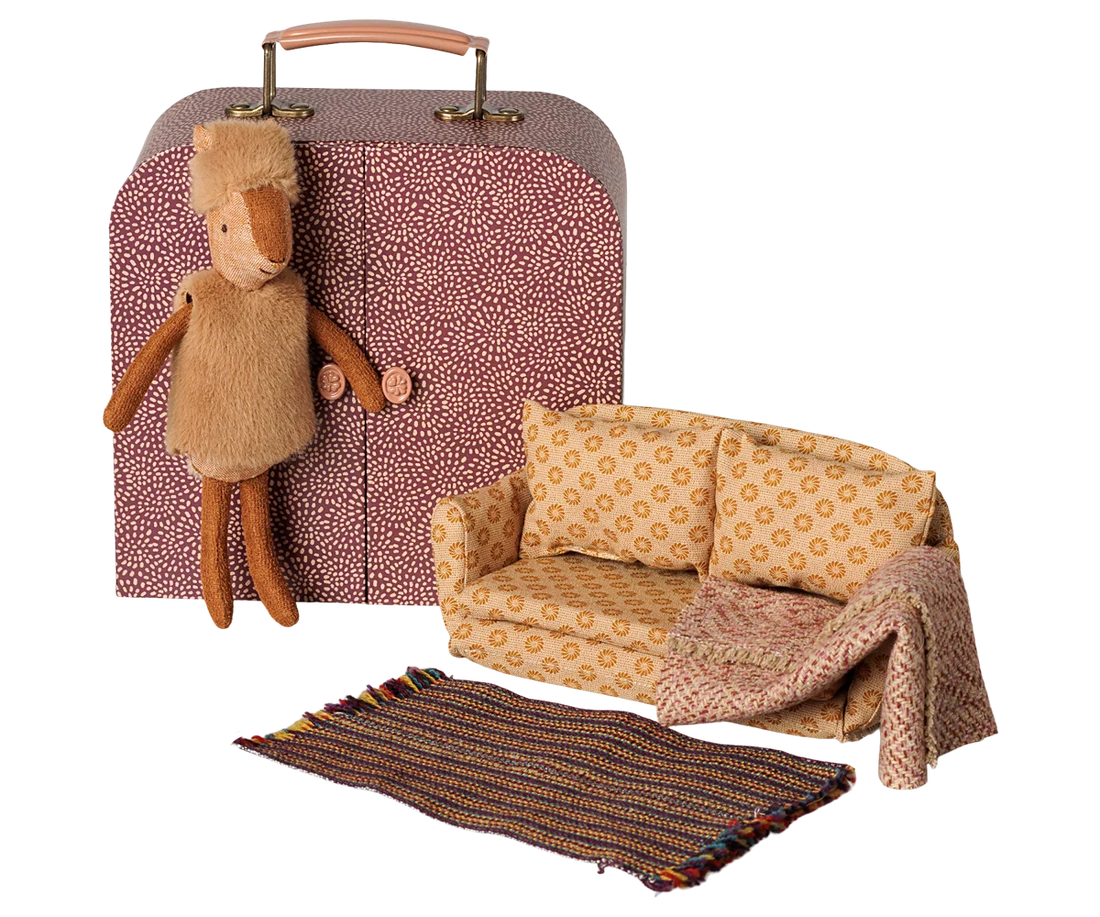 Rentier im Koffer inkl Schlafsofa, kleine Schwester - little something