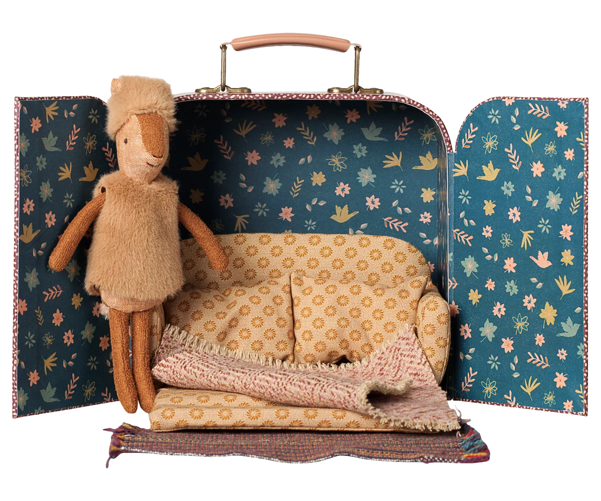 Rentier im Koffer inkl Schlafsofa, kleine Schwester - little something
