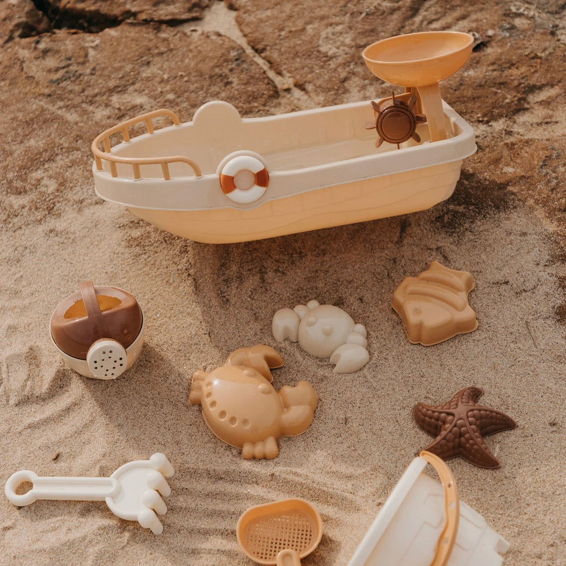 Sandspielzeug Boot &quot;All Aboard&quot; 14-teilig - little something