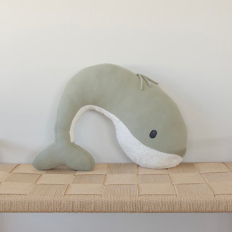 Stillkissen Wal &quot;Whale Momo&quot; aus Bio - Baumwolle - Eucalyptus Green - little something