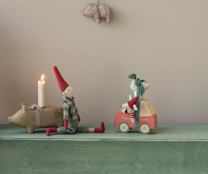 Weihnachtsmaus im Auto, kleine Schwester - little something