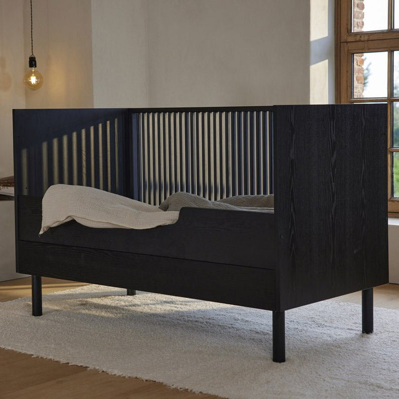 Babybett Hai No Ki - Black Ash 140x70cm (inkl. Umbaumöglichkeit in ein Kinderbett 140x70cm) - little something