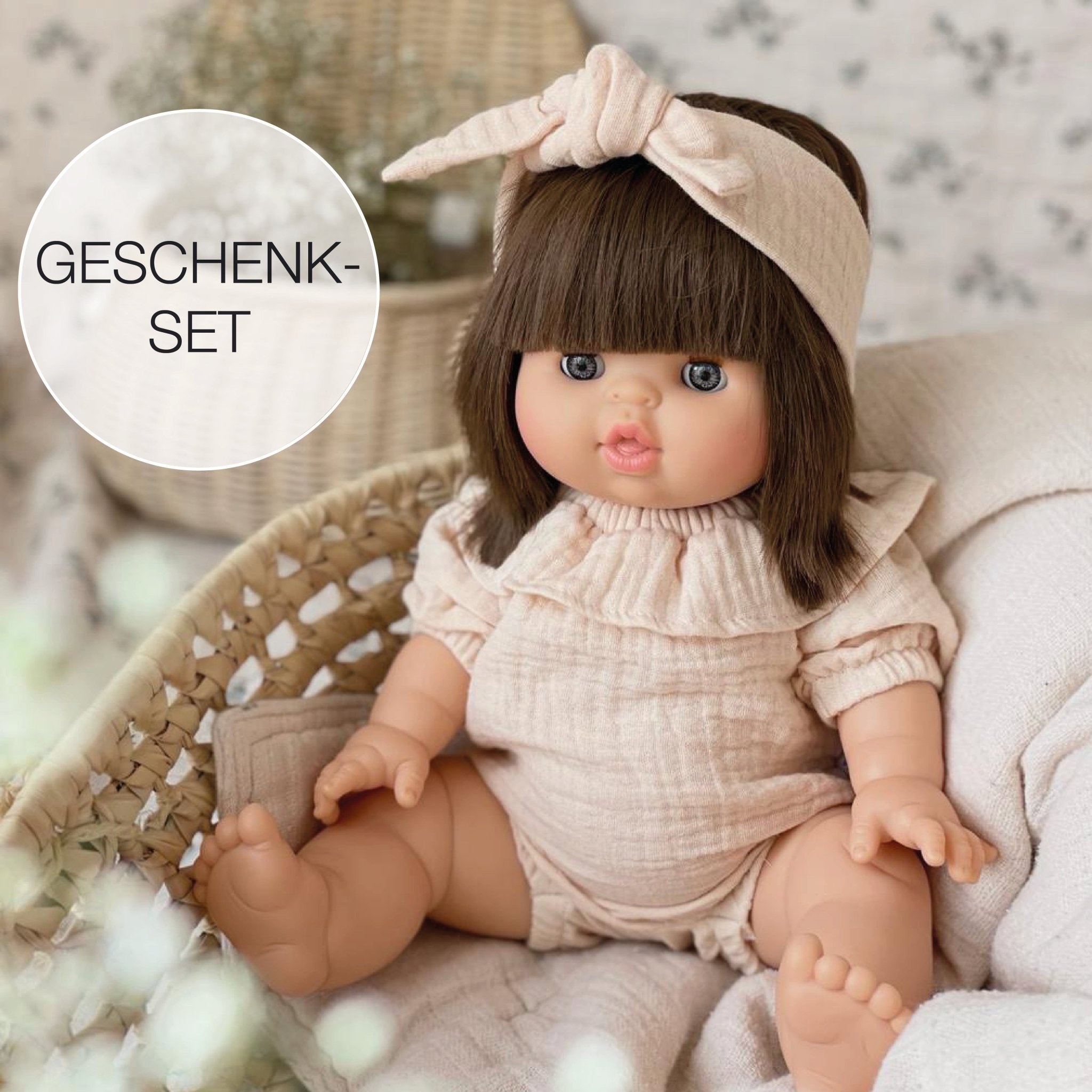 Geschenkset Puppe &amp; Kleidung - Chloe mit Romper &amp; Haarband in Blush - little something