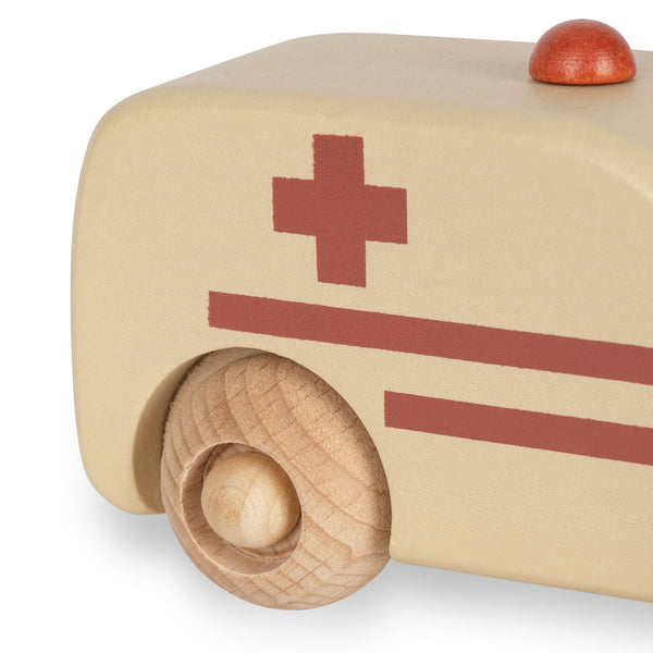 Krankenwagen aus Holz - little something