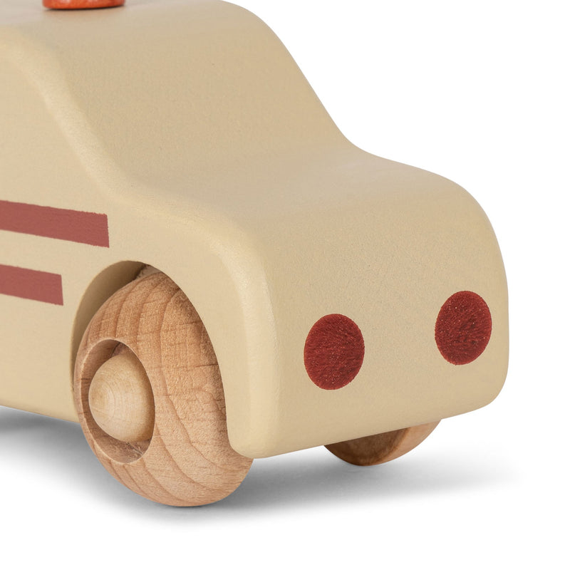 Krankenwagen aus Holz - little something