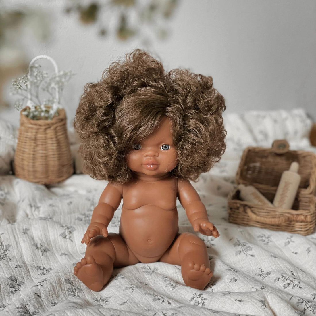 Puppe &quot;Charlie&quot; 34cm mit braunen Haaren und blauen Augen - little something