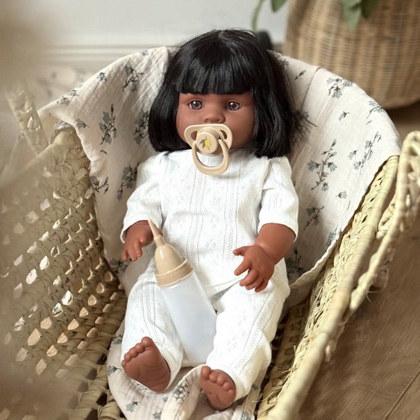 Puppe "Harriet" inkl. Kleidung, Schnuller und Fläschchen 42cm - little something