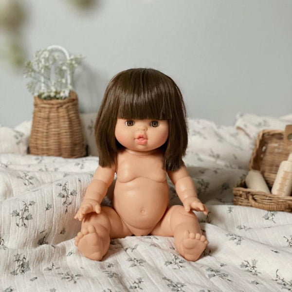Puppe "Jeanne" 34cm mit braunen Haaren und braunen Augen - little something