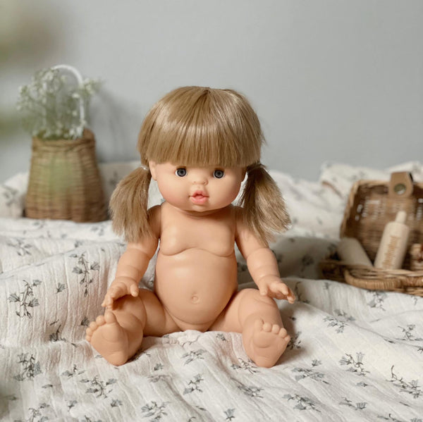 Puppe "Yze" 34cm mit blonden Haaren und blauen Augen - little something